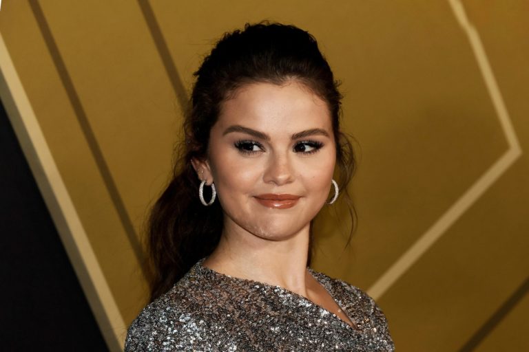 When Selena Gomez was in a swimsuit on a boat, she declared that “real stomachs” were returning.